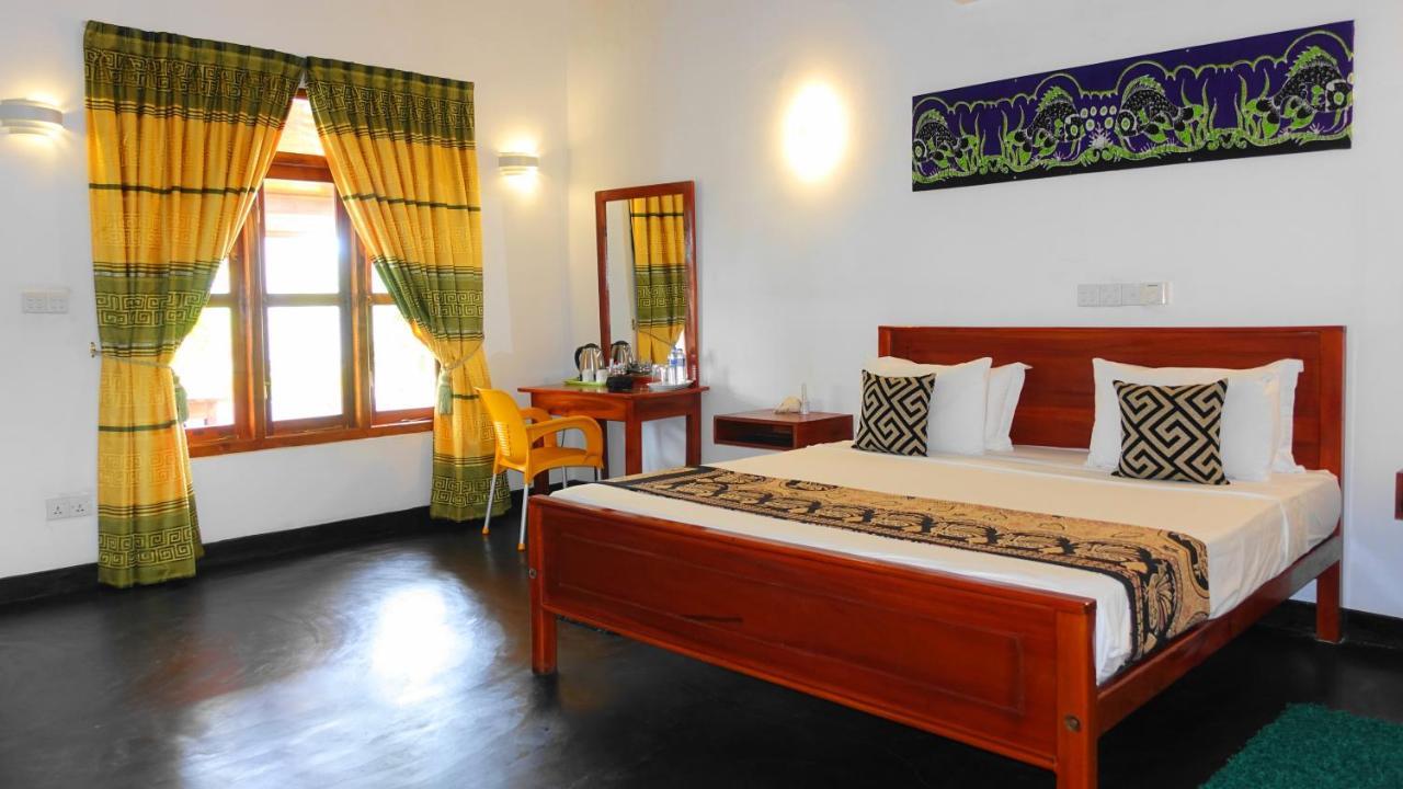 Regina Beach Bungalow Trincomalee Exterior foto