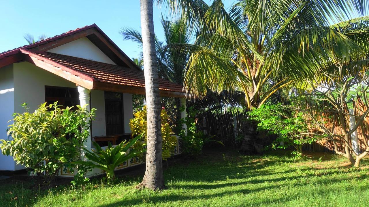 Regina Beach Bungalow Trincomalee Exterior foto