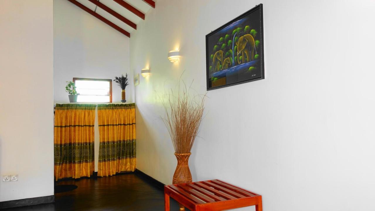 Regina Beach Bungalow Trincomalee Exterior foto