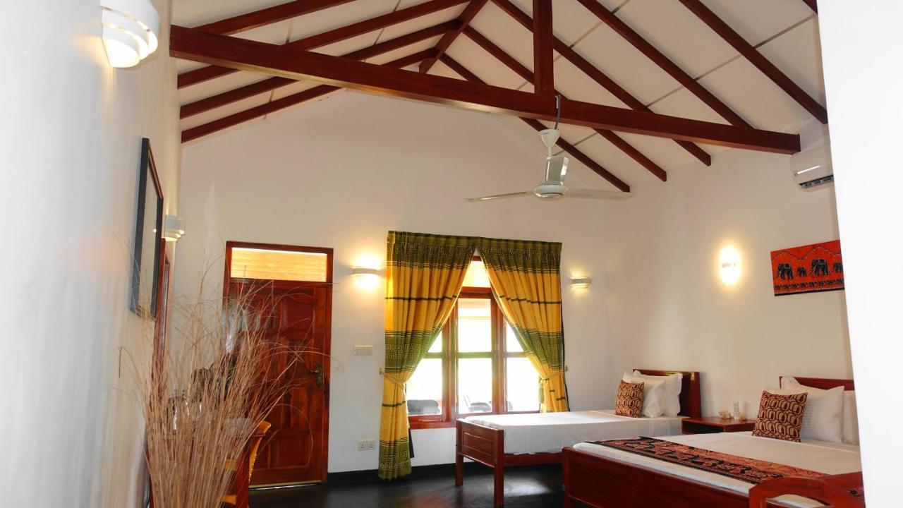 Regina Beach Bungalow Trincomalee Exterior foto