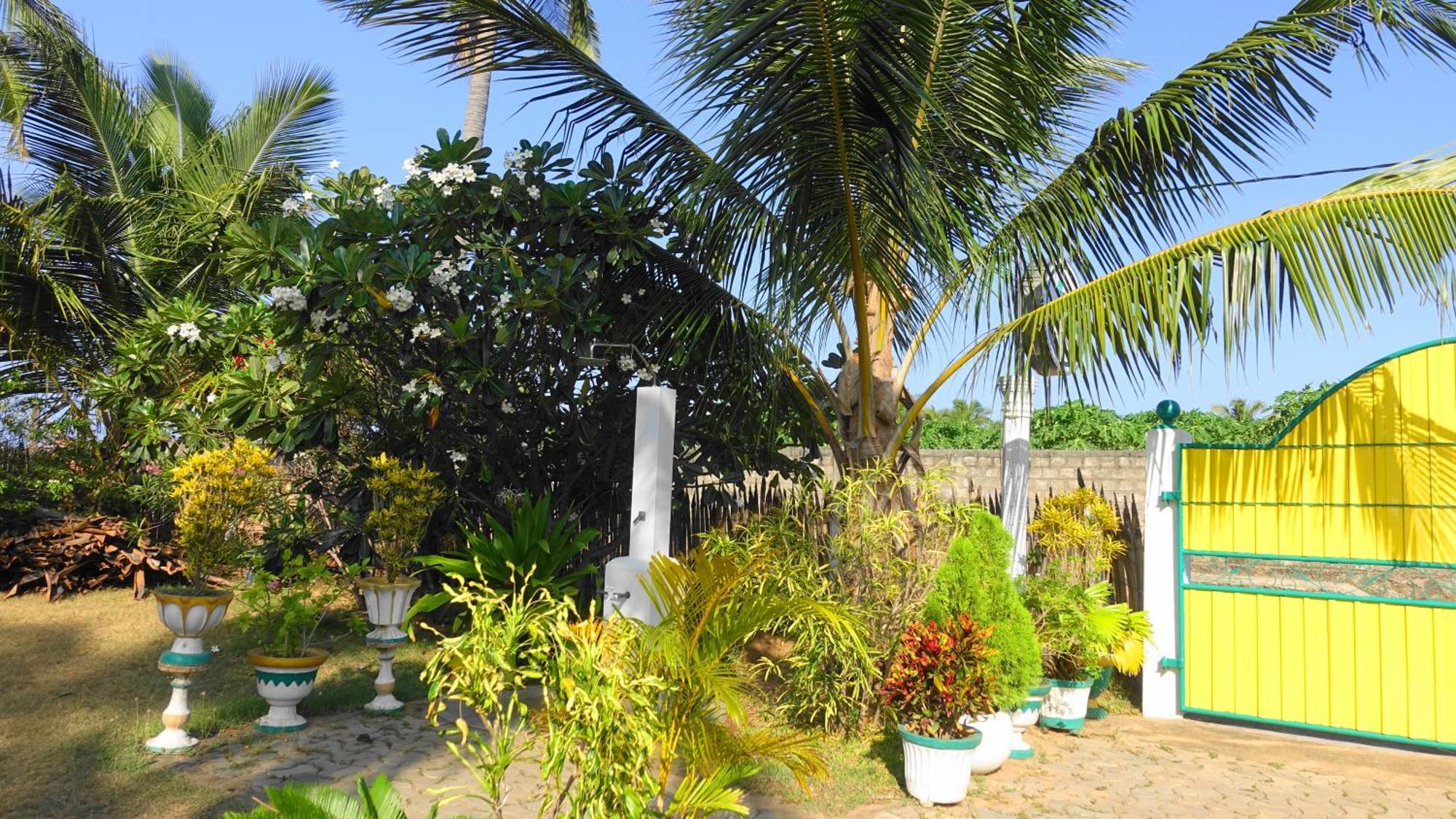 Regina Beach Bungalow Trincomalee Exterior foto