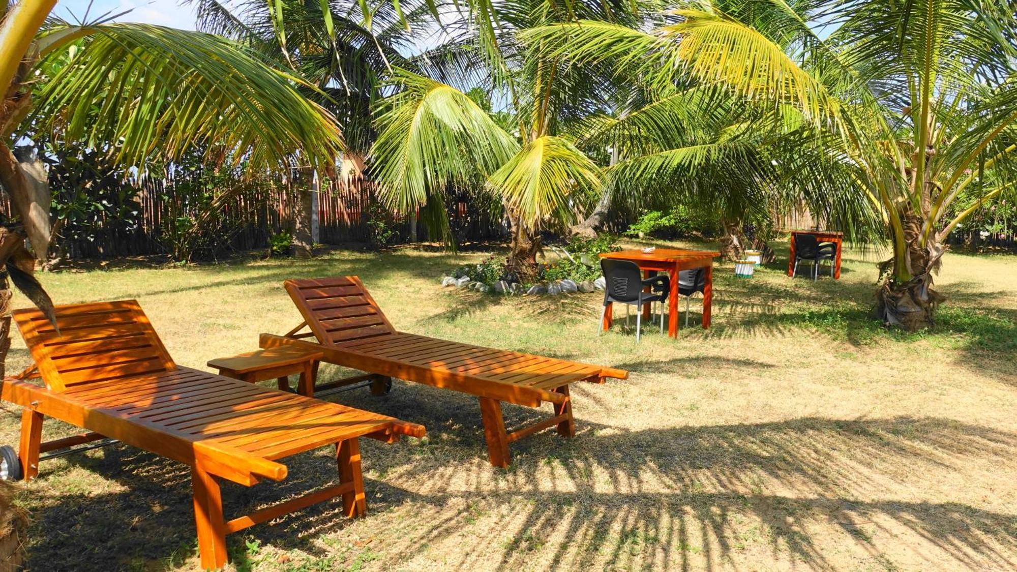 Regina Beach Bungalow Trincomalee Exterior foto