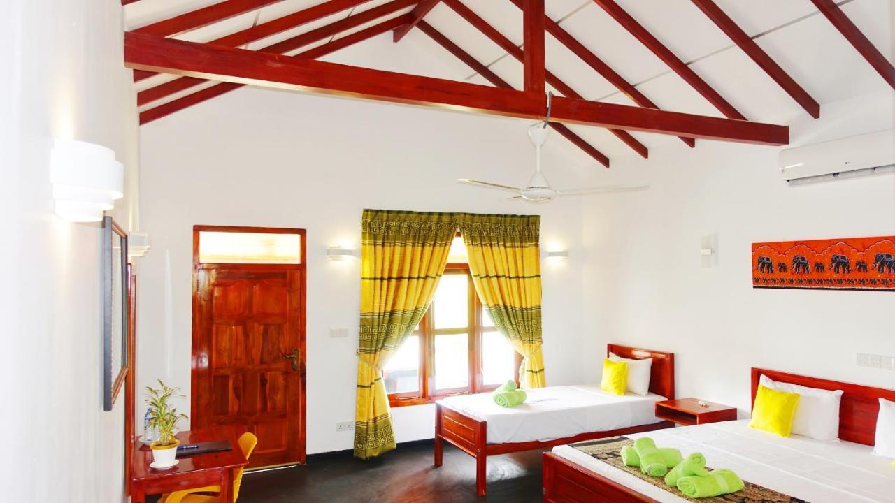 Regina Beach Bungalow Trincomalee Exterior foto