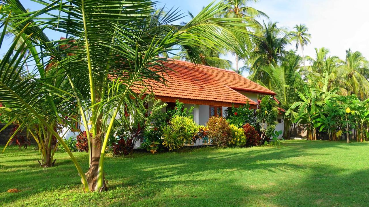 Regina Beach Bungalow Trincomalee Exterior foto